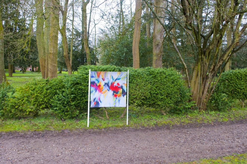 Installation d'oeuvres sur bâches au château de Rambures